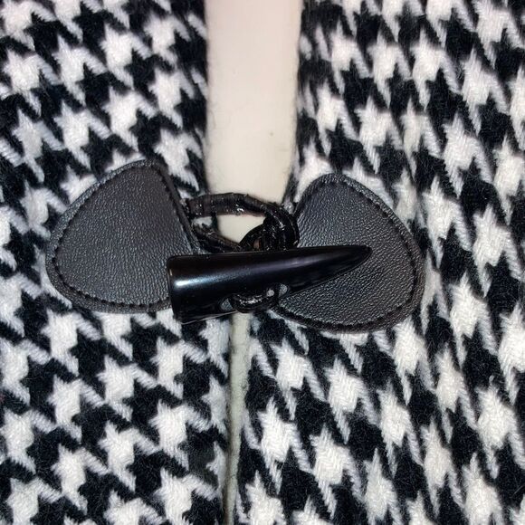 SHAWLY WRAP PONCHO Houndstooth Black White Toggle Front Closure 53 x 44 inch - Picture 4 of 13